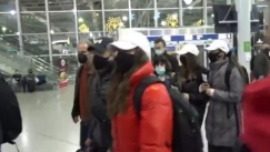 Αναχώρησαν οι «Μαχητές» του Survivor για τον Άγιο Δομίνικο, έκρυβαν τα πρόσωπά τους (vid)