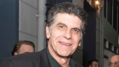 Μπέζος: «Έχω εμβολιαστεί πλήρως, έχω γίνει σα νερατζιά από τα εμβόλια» (vid)