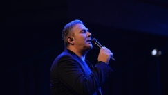 Ο Αντώνης Ρέμος απάντησε στους επικριτές τους για τις εμφανίσεις σε Μύκονο και Ντουμπάι (vid)