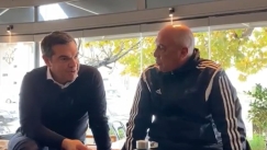Ο Αλέξης Τσίπρας συνάντησε τον Χουάν Ραμόν Ρότσα: «Είναι ο άνθρωπος που τον είχα σε φωτογραφία πάνω από το κρεβάτι μου» (vid)