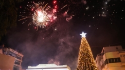 H εντυπωσιακή φωταγώγηση του χριστουγεννιάτικου δέντρου στο Ηράκλειο Κρήτης (vid)