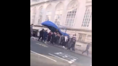 Aπαράδεκτα συνθήματα για το Χίλσμπορο από οπαδούς της Σριούσμπερι (vid)