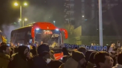 Επίθεση των οπαδών της Σοσιεδάδ στην αποστολή της Ατλέτικο, έσπασαν τα παράθυρα του πούλμαν (vid)