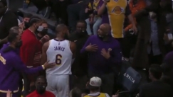 Ο ΛεΜπρόν τα... είπε σε πολύ έντονο ύφος με τον assistant των Λέικερς (vid)