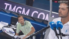 Εξαλλος ο Μεντβέντεφ με τον διαιτητή: «Είσαι ηλίθιος; Πώς γίνεται να είσαι τόσο κακός;» (vid)