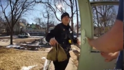 Αστυνομικός παρέδωσε παραγγελία γιατί συνέλαβε τον ντελιβερά (vid)