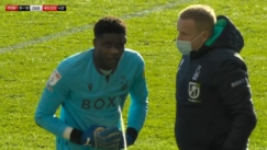 Σοκαριστικό καρούμπαλο μετά από σύγκρουση για τον τερματοφύλακα της Νότιγχαμ (vid)