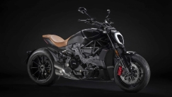 Η Ducati παρουσίασε τη νέα XDiavel Nera (vid)