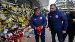 Αντιπροσωπείες του Ολυμπιακού Β' και του Ατρομήτου απέτησαν φόρο τιμής στον Άλκη πριν τα ματς με τον ΠΑΟΚ