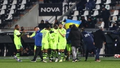 Ο Τουράμ σκόραρε, στον Ιωνικό πανηγύρισαν με τη σημαία της Ουκρανίας και η Τούμπα χειροκρότησε!