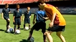 Ο Τραορέ έχει προπονηθεί πάλι με τον Τσάβι σε παιδική ηλικία (vid)