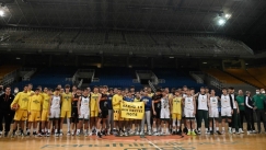 Πανό στη μνήμη του Άλκη από τους παίκτες στο U18 Rising Stars στο ΟΑΚΑ