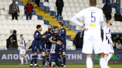 Ο Κουλούρης με λόμπα «κρέμασε» τον Κώτσαρη για το 0-2 (vid)