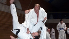 Η διεθνής ομοσπονδία τζούντο καθαίρεσε τον Πούτιν από επίτιμο πρόεδρο και πρεσβευτή