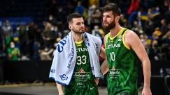 Λιθουανικό «πάρτι» στο παρκέ, αλληλευγγύη στην Ουκρανία στις εξέδρες 