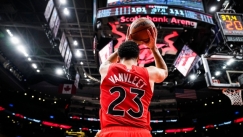 Ο ΒανΒλίτ συμφώνησε με τον ατζέντη του ΛεΜπρόν και του Ντέιβις