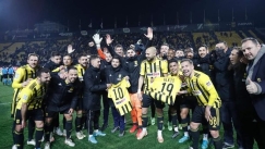 Η πανηγυρική φωτογραφία του Άρη που αφιέρωσε τη νίκη στον Άλκη και τον πατέρα του Ματέο Γκαρσία
