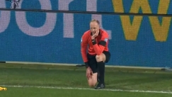 Η Μπόχουμ συμβούλευε τους οπαδούς να μην πετούν τις μπύρες και εκείνοι... πέταξαν μπουκάλι (vid)