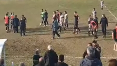 Όρμησαν σε διαιτητή εν ώρα αγώνα στην Πέλλα (vid)