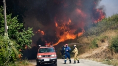 Φωτιά στη Σάμο: Εκκενώνεται προληπτικά το χωριό Βουρλιώτες, «δεν είναι εύκολα τα πράγματα», λέει ο δήμαρχος 