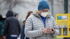 Επιτροπή Εμπειρογνωμόνων: Τέλος η μάσκα τους εξωτερικούς χώρους