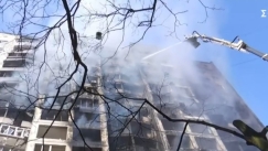Πόλεμος στην Ουκρανία: Bομβαρδισμός πολυκατοικίας στο Κίεβο με δυο νεκρούς (vid)