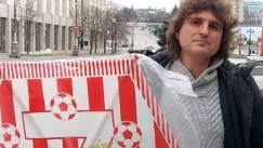 Ατρόμητος Τάσος Τσιάμης, βγήκε με τον χαρταετό του Ολυμπιακού στο κέντρο του Κιέβου (vid)