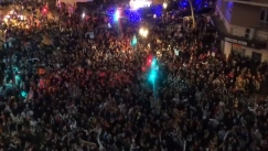 Χαλασμός από τον κόσμο της Βαλένθια έξω από το γήπεδο για την πρόκριση στον τελικό (vids)