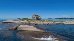 Στο «πιο μοναχικό σπίτι του κόσμου» οι γείτονες είναι... φώκιες