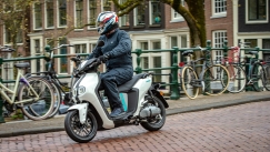 Το gMotion ταξίδεψε στο Άμστερνταμ για την παρουσίαση του ηλεκτρικού Yamaha NEO's