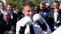 Μάχιμος ο Μακρόν εν όψει των εκλογών: Φόρεσε γάντια του μποξ και κάλεσε τους Γάλλους να τον στηρίξουν