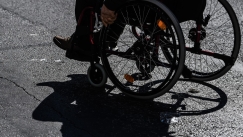 Καταγγελία των ΑΜΕΑ: Κόβονται επιδόματα για 0,50 ευρώ
