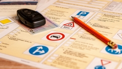 Συλλήψεις για κύκλωμα που έστηνε εξετάσεις οδήγησης – Τι απαντά η Περιφέρεια Αττικής