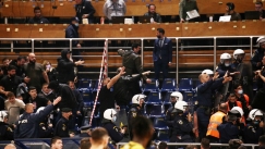 Με σουγιά συνελήφθη οπαδός του Άρη που προπηλάκισε τους διαπιστευμένους του ΠΑΟΚ (vids)