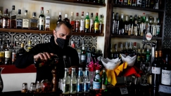 Τα μέτρα προστασίας για το Πάσχα: Μόνο για εμβολιασμένους/νοσήσαντες τα κέντρα διασκέδασης και η εστίαση και… πιστοποιητικό 