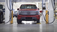 Η Ford γιορτάζει την έναρξη παραγωγής του πρώτου της ηλεκτρικού pick up (vid)