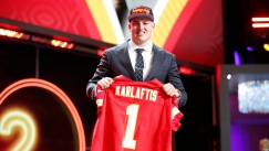 O Γιώργος Καρλαύτης έγινε ο πρώτος Ελληνας που θ' αγωνιστεί στο NFL: Στο No.30 του draft 