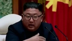 Βόρεια Κορέα: Ο Κιμ Γιονγκ Ουν παρακολούθησε τη δοκιμή ενός νέου οπλικού συστήματος