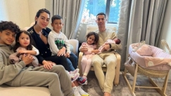 Η στοργική αγκαλιά του Ρονάλντο με τη νεογέννητη κόρη του
