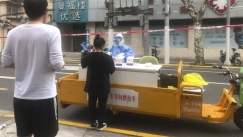 Σανγκάη: Δεν έχει τέλος ο παραλογισμός ενώ αυξάνονται οι νεκροί – Κλείνουν τα σπίτια με φράχτες