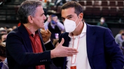 Χαμός στο συνέδριο του ΣΥΡΙΖΑ: Έντονος διάλογος Τσίπρα με Σκουρλέτη και Τσακαλώτο