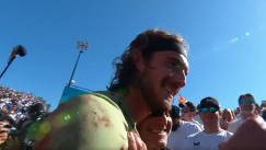 Η αφιέρωση του Τσιτσιπά στην κάμερα και οι πανηγυρισμοί με την οικογένειά του (vids)