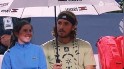 Ο Τσιτσιπάς πήρε ομπρέλα και την κρατούσε για να μην βραχεί το ball girl (vid)