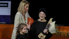 Η 88χρονη, εμβληματική Δήμητρα Ζαπονίδου σκόρπισε συγκίνηση στα Gazzetta Awards! (vid)