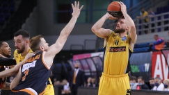 Άχαστος ο Ράουτινς στο πρώτο ημίχρονο με 5/5 τρίποντα (vid)