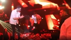 Το ζεϊμπέκικο του Κώτσιρα με τον Αργυρό να του χτυπάει παλαμάκια (vids)