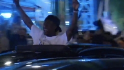 Ο Καμαβινγκά βγήκε από την ηλιοροφή του αυτοκινήτου για να πανηγυρίσει με τους οπαδούς της Ρεάλ (vid)