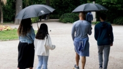 Τοπικές βροχές και καταιγίδες την Κυριακή (15/5), μικρή άνοδος της θερμοκρασίας (χάρτης & vid)