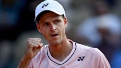 Ο Χουρκάτζ απέκλεισε τον κάτοχο του τίτλου Τσόριτς και παίζει με Τσιτσιπά