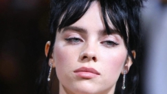 H Billie Eilish για τη ζωή με σύνδρομο Tourette: «Είναι εξαντλητικό»